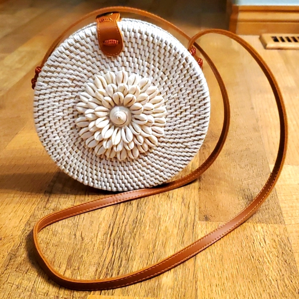 Shell and Rattan Circle Crossbody‎ Purse - Picture 10 of 10